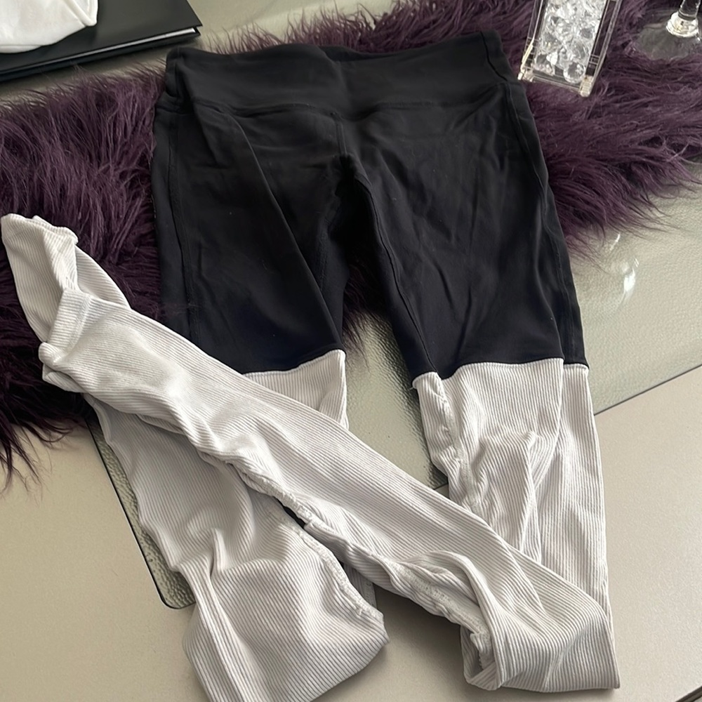 Alo Yoga Goddess Leggings Black and White Size Small